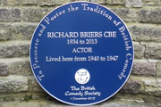 BCS blue plaque for Richard Briers. Copyright: British Comedy Society