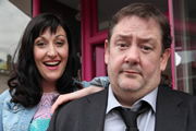 Common Ground. Image shows from L to R: Jill (Celia Pacquola), Rupert (Johnny Vegas). Copyright: Baby Cow Productions