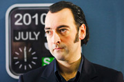 Continuity. Announcer (Alistair McGowan). Copyright: Unique Productions