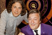 QI. Image shows from L to R: Alan Davies, Stephen Fry. Copyright: TalkbackThames