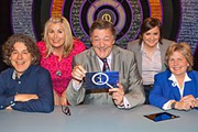 QI. Image shows from L to R: Alan Davies, Liza Tarbuck, Stephen Fry, Susan Calman, Sandi Toksvig. Copyright: TalkbackThames