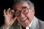 When The Dog Dies. Sandy Hopper (Ronnie Corbett). Copyright: CPL Productions