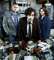 Dirk Gently. Image shows from L to R: Richard MacDuff (Darren Boyd), Dirk Gently (Stephen Mangan), Susan Harmison (Helen Baxendale). Copyright: ITV Studios / The Welded Tandem Picture Company