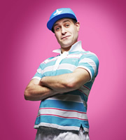 Lee Nelson's Well Good Show. Lee Nelson (Simon Brodkin). Copyright: Avalon Television