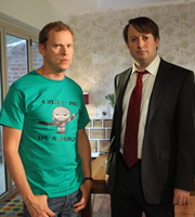 Peep Show. Image shows from L to R: Jeremy Usbourne (Robert Webb), Mark Corrigan (David Mitchell). Copyright: Objective Productions