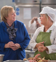 Birds Of A Feather. Image shows from L to R: Sharon Theodopolopodous (Pauline Quirke), Tracey Stubbs (Linda Robson). Copyright: Alomo Productions / Retort