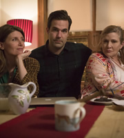 Catastrophe. Image shows from L to R: Sharon (Sharon Horgan), Rob (Rob Delaney), Mia (Carrie Fisher). Copyright: Avalon Television