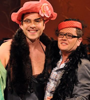 Alan Carr: Chatty Man. Image shows from L to R: David Walliams, Alan Carr. Copyright: Open Mike Productions