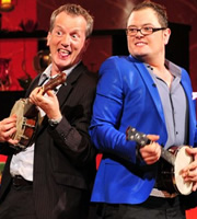 Alan Carr: Chatty Man. Image shows from L to R: Frank Skinner, Alan Carr. Copyright: Open Mike Productions