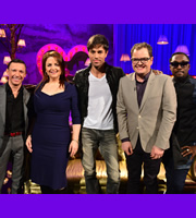 Alan Carr: Chatty Man. Image shows from L to R: Frankie Dettori, Ruth Jones, Enrique Iglesias, Alan Carr, William Adams. Copyright: Open Mike Productions