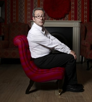 Dave's One Night Stand. Ben Elton. Copyright: Amigo Television / Phil McIntyre Entertainment