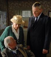 Doc Martin. Image shows from L to R: Mr McLynn (Benjamin Whitrow), Mrs McLynn (Phyllida Law), Dr Martin Ellingham (Martin Clunes). Copyright: Buffalo Pictures / Homerun Productions