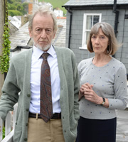 Doc Martin. Image shows from L to R: John Moysey (Ronald Pickup), Aunt Ruth Ellingham (Eileen Atkins). Copyright: Buffalo Pictures / Homerun Productions