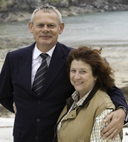 Doc Martin. Image shows from L to R: Dr Martin Ellingham (Martin Clunes), Angela Sim (Caroline Quentin). Copyright: Buffalo Pictures / Homerun Productions