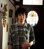 Grandma's House. Simon (Simon Amstell). Copyright: Tiger Aspect Productions