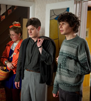 Grandma's House. Image shows from L to R: Zazzy (Jessie Cave), Ben Theodore (Iwan Rheon), Simon (Simon Amstell). Copyright: Tiger Aspect Productions