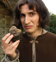 Horrible Histories. Alfred The Great (Tom Rosenthal). Copyright: Lion Television / Citrus Television