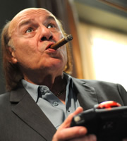 Ideal. Keith (Mick Miller). Copyright: Baby Cow Productions