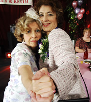 Ladies Of Letters. Image shows from L to R: Vera Small (Anne Reid), Irene Spencer (Maureen Lipman). Copyright: Tiger Aspect Productions