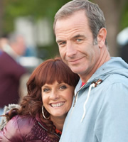 Mount Pleasant. Image shows from L to R: Bianca (Sian Reeves), Chris (Robson Green). Copyright: Tiger Aspect Productions