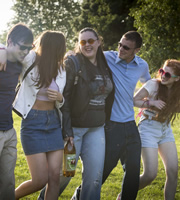 My Mad Fat Diary. Image shows from L to R: Archie (Dan Cohen), Chloe (Jodie Comer), Rae Earl (Sharon Rooney), Chop (Jordan Murphy), Izzy (Ciara Baxendale). Copyright: Tiger Aspect Productions