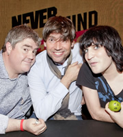 Never Mind The Buzzcocks. Image shows from L to R: Phill Jupitus, Alex James, Noel Fielding. Copyright: TalkbackThames / BBC