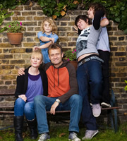 Outnumbered. Image shows from L to R: Sue (Claire Skinner), Karen (Ramona Marquez), Pete (Hugh Dennis), Jake (Tyger Drew-Honey), Ben (Daniel Roche). Copyright: Hat Trick Productions