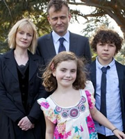 Outnumbered. Image shows from L to R: Sue (Claire Skinner), Pete (Hugh Dennis), Karen (Ramona Marquez), Ben (Daniel Roche). Copyright: Hat Trick Productions