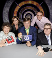 QI. Image shows from L to R: Alan Davies, Liza Tarbuck, Stephen Fry, Sean Lock, Phill Jupitus. Copyright: TalkbackThames