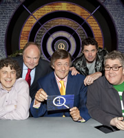 QI. Image shows from L to R: Alan Davies, Clive Anderson, Stephen Fry, Rich Hall, Phill Jupitus. Copyright: TalkbackThames