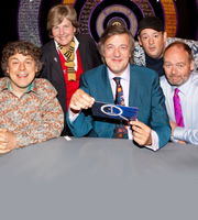 QI. Image shows from L to R: Alan Davies, Sandi Toksvig, Stephen Fry, Johnny Vegas, John Lloyd. Copyright: TalkbackThames