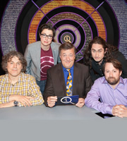 QI. Image shows from L to R: Alan Davies, Sue Perkins, Stephen Fry, Ross Noble, David Mitchell. Copyright: TalkbackThames