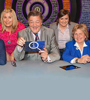 QI. Image shows from L to R: Liza Tarbuck, Stephen Fry, Susan Calman, Sandi Toksvig. Copyright: TalkbackThames