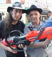 Ross Noble Freewheeling. Image shows from L to R: Ross Noble, Bob Mortimer. Copyright: North One Television / Stunt Baby