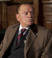 The Royal Bodyguard. Captain Guy Hubble (David Jason). Copyright: Hat Trick Productions / Busby Productions