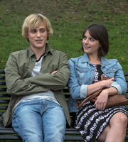 Lovesick. Image shows from L to R: Dylan (Johnny Flynn), Abigail (Hannah Britland). Copyright: Clerkenwell Films