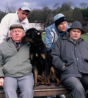 Still Game. Image shows from L to R: Jack Jarvis (Ford Kiernan), Victor McDade (Greg Hemphill). Copyright: The Comedy Unit / Effingee Productions