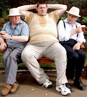 Still Game. Image shows from L to R: Jack Jarvis (Ford Kiernan), Victor McDade (Greg Hemphill). Copyright: The Comedy Unit / Effingee Productions