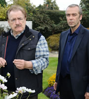 A Touch Of Cloth. Image shows from L to R: Bill Ball (Brian Cox), Jack Cloth (John Hannah). Copyright: Zeppotron