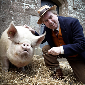 Blandings. Clarence (Timothy Spall). Copyright: Mammoth Screen