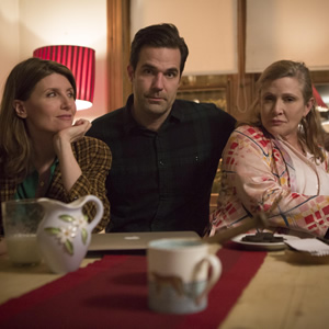 Catastrophe. Image shows from L to R: Sharon (Sharon Horgan), Rob (Rob Delaney), Mia (Carrie Fisher). Copyright: Avalon Television