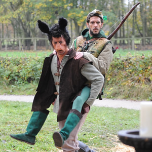 Drunk History. Image shows from L to R: Horse (Mike Wozniak), Robin Hood (Mathew Baynton). Copyright: Tiger Aspect Productions