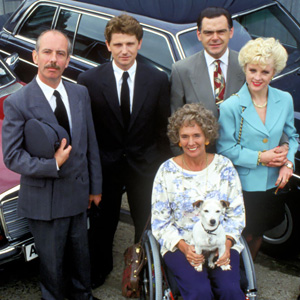 Full Stretch. Image shows from L to R: Norman (David Howey), Tarquin (Reece Dinsdale), Grace Robbins (Sue Johnston), Baz Lervick (Kevin McNally), Tanya Levick (Wendy Morgan). Copyright: WitzEnd Productions