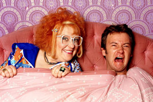 Gimme Gimme Gimme. Image shows from L to R: Linda (Kathy Burke), Tom (James Dreyfus). Copyright: Tiger Aspect Productions