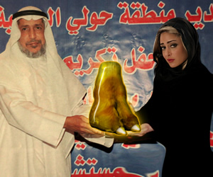 Tallah Khosravian picking up Camel-Toe award. Mona Yousefi. Copyright: Hat Trick Productions