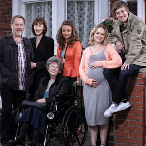 Hebburn. Image shows from L to R: Joe Pearson (Vic Reeves), Pauline Pearson (Gina McKee), Dot (Pat Dunn), Vicki (Lisa McGrillis), Sarah Pearson (Kimberley Nixon), Jack Pearson (Chris Ramsey). Copyright: Channel X North / Baby Cow Productions