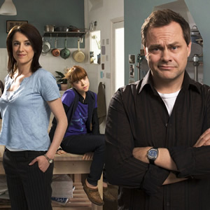 Lead Balloon. Image shows from L to R: Mel (Raquel Cassidy), Sam (Antonia Campbell-Hughes), Rick Spleen (Jack Dee). Copyright: Open Mike Productions