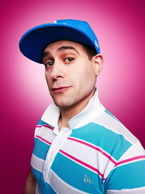 Lee Nelson's Well Good Show. Lee Nelson (Simon Brodkin). Copyright: Avalon Television