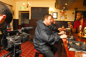 The Limelight. Image shows from L to R: Gary Shand (Glen Maney), Adrian Love (Mark Monero). Copyright: Limelight Film Company Limited