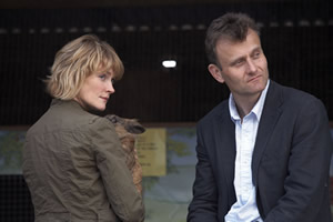 Outnumbered. Image shows from L to R: Sue (Claire Skinner), Pete (Hugh Dennis). Copyright: Hat Trick Productions